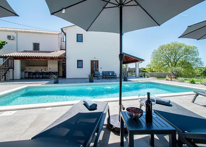 Modern Istrian Sirola By Istrabook Villa Valtura