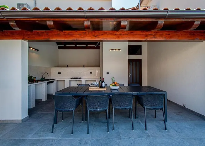 Modern Istrian Sirola By Istrabook Vila
