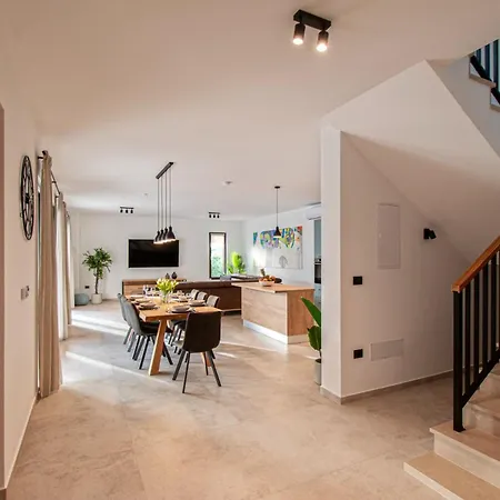 Modern Istrian Sirola Villa Valtura