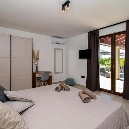 Modern Istrian Sirola By Istrabook Villa Valtura
