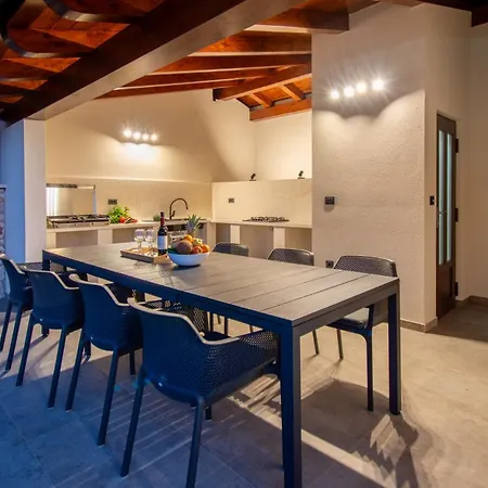 Modern Istrian Sirola By Istrabook Villa Valtura